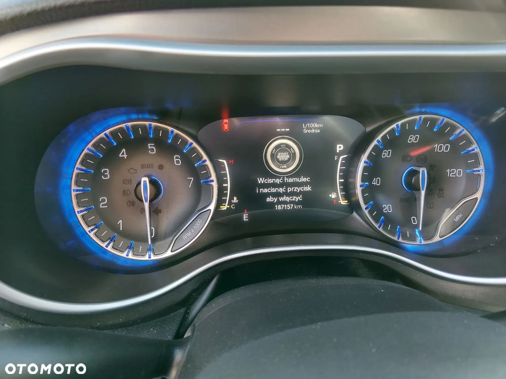 Chrysler Pacifica - 8