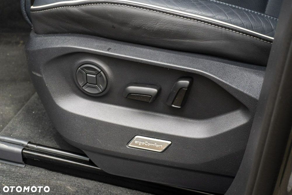 Volkswagen Touareg - 17