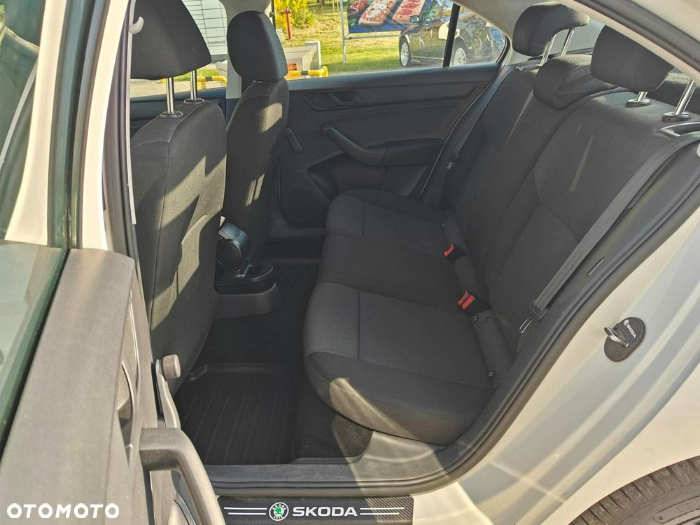 Skoda RAPID - 12