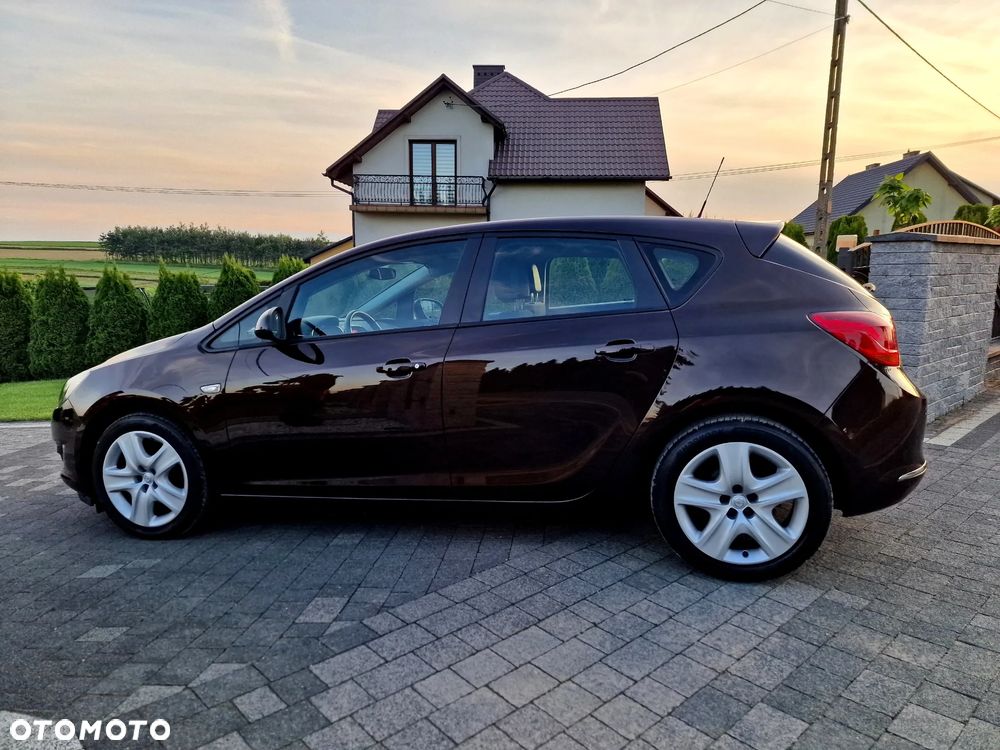 Opel Astra 1.4 T Enjoy S&S - 11