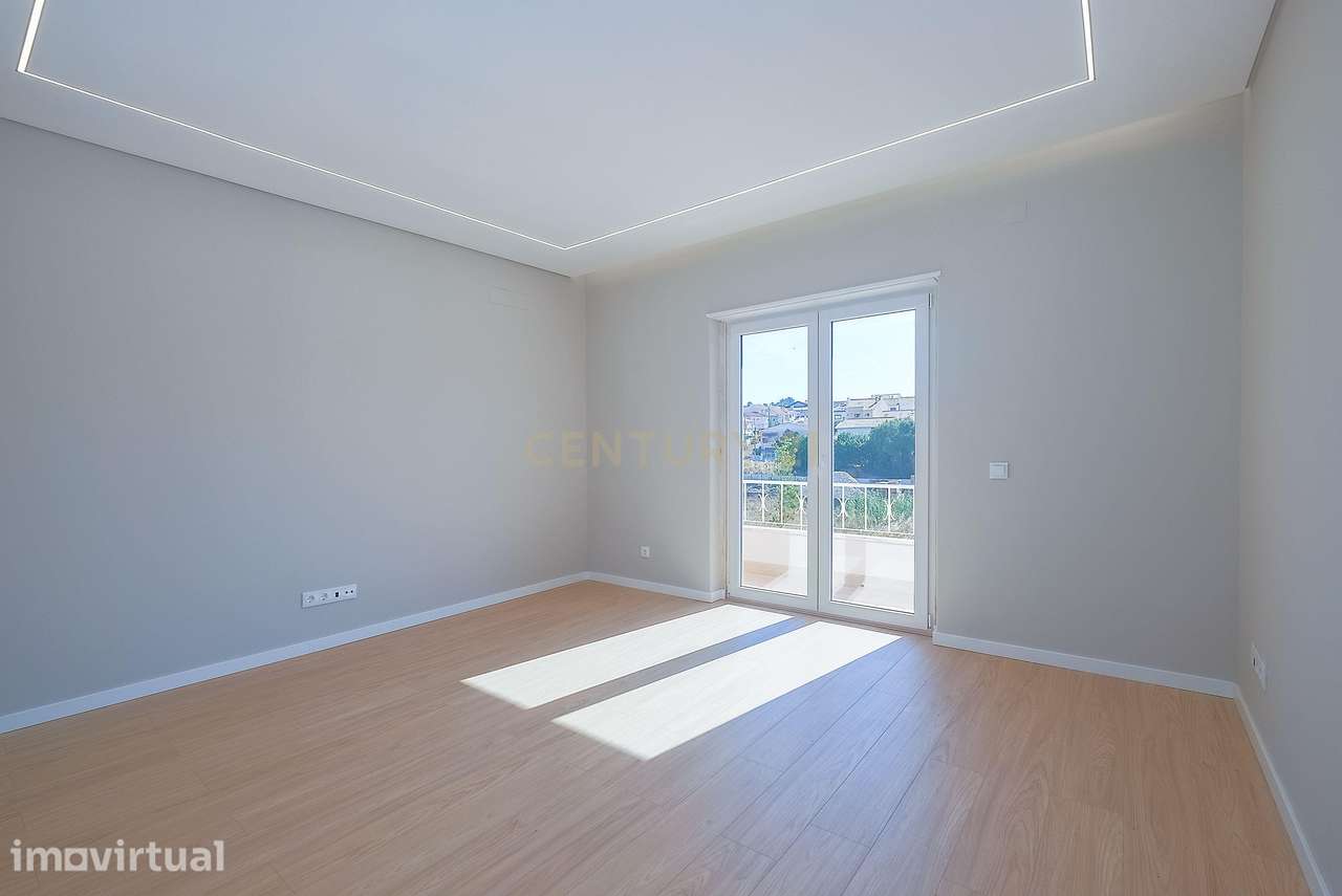 Apartamento T3 Totalmente Renovado | Estoril | Junto aos Salesianos - Grande imagem: 4/22