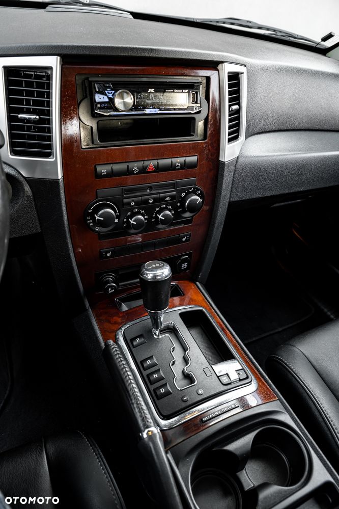 Jeep Grand Cherokee - 36