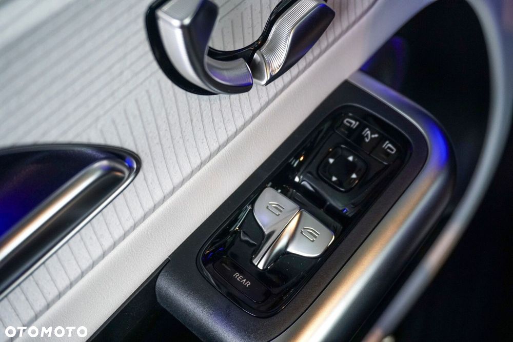 Mercedes-Benz GLB - 13