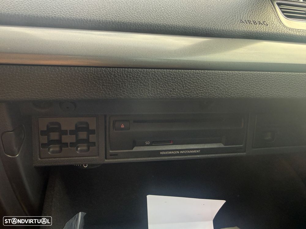 VW Golf 1.6 TDI Confortline - 13