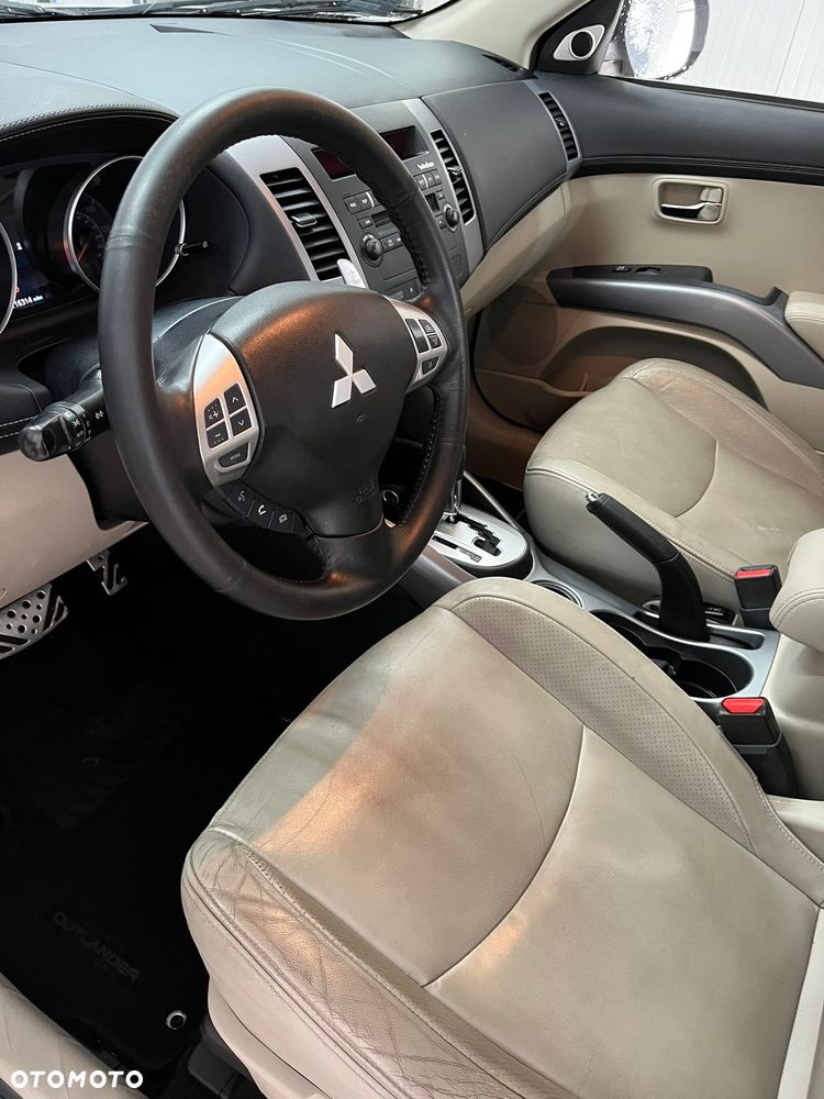 Mitsubishi Outlander 3.0 V6 XLS - 12
