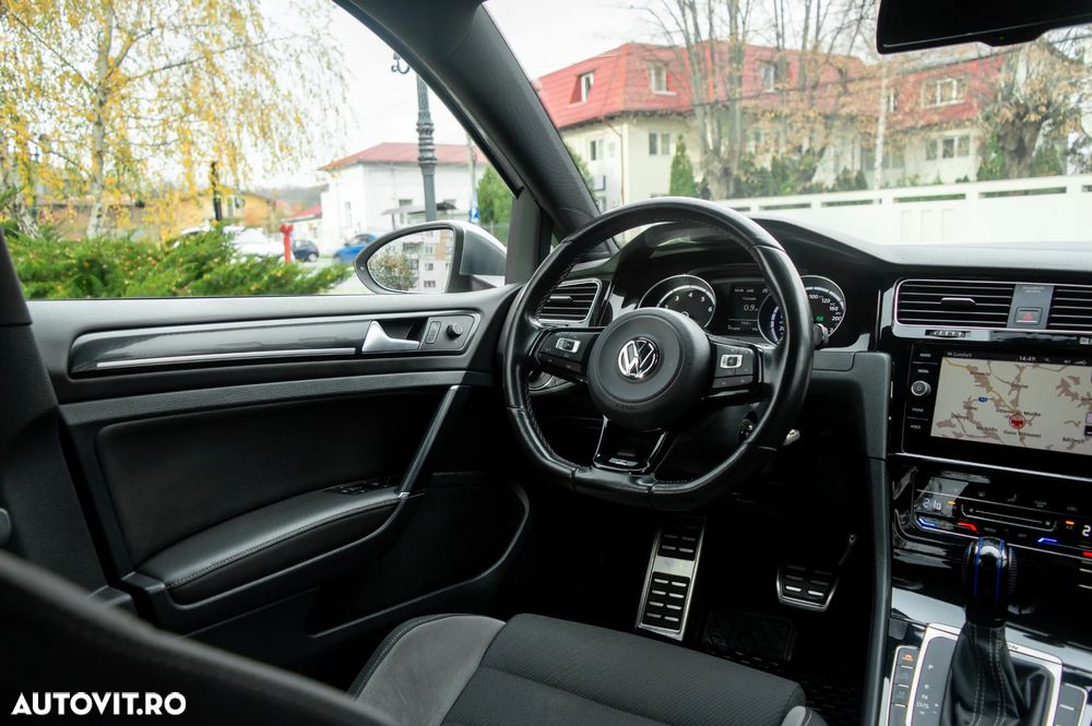 Volkswagen Golf - 10