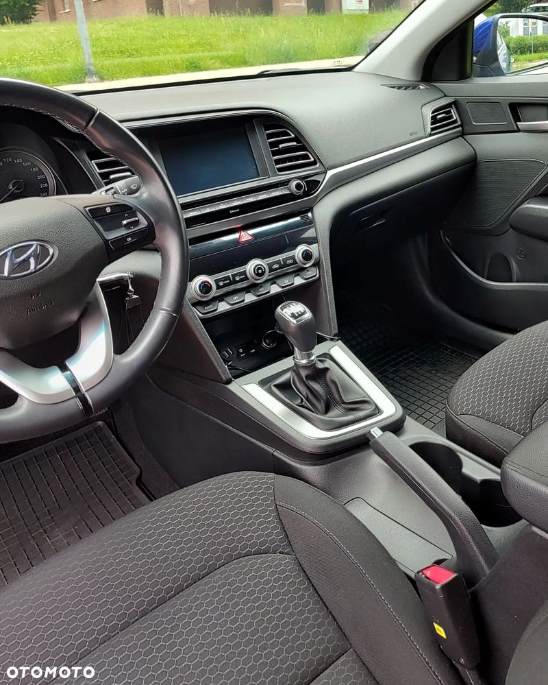 Hyundai Elantra 1.6 Comfort - 5