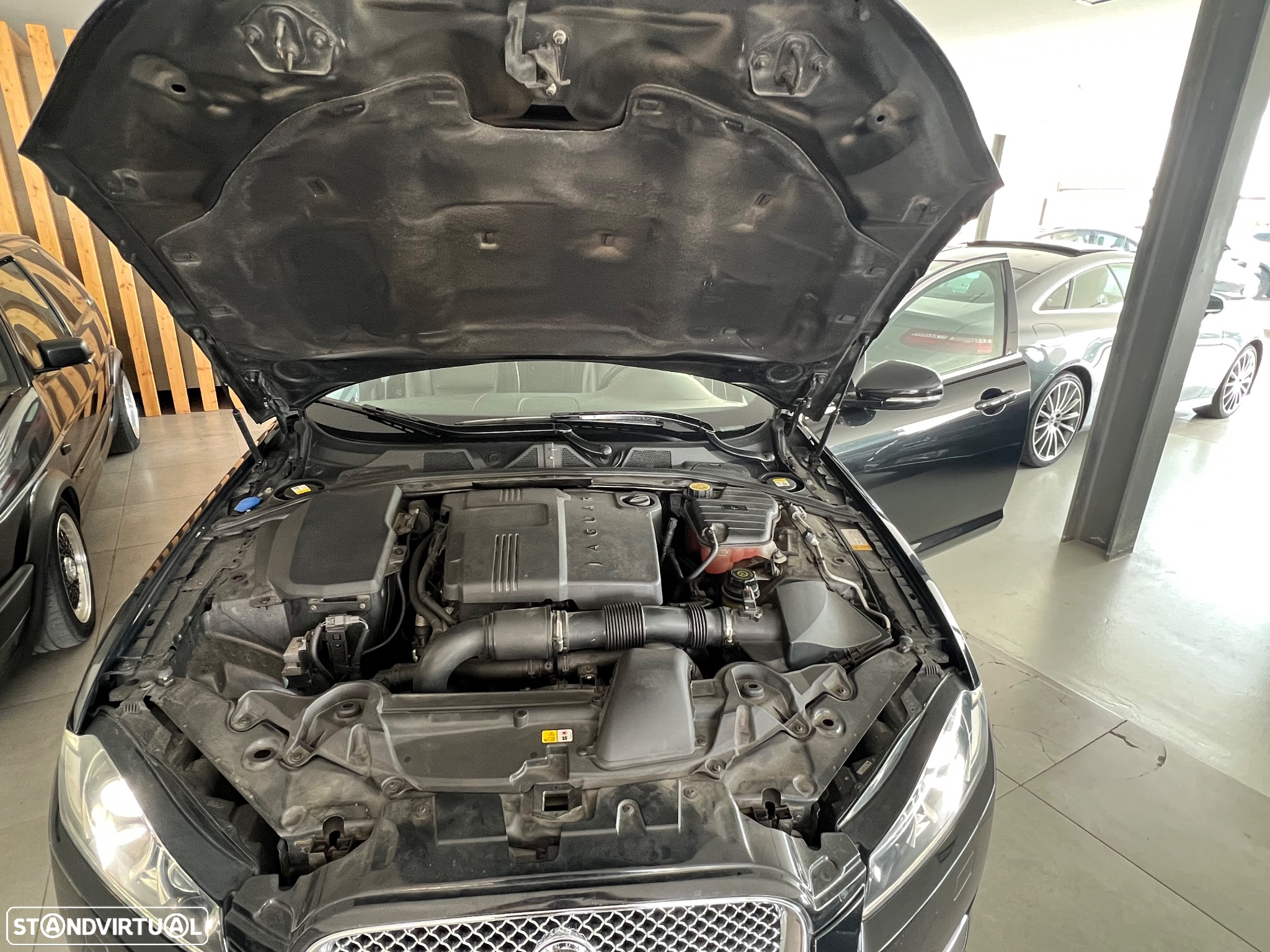 Jaguar XF 2.2 D Premium Luxury - 19
