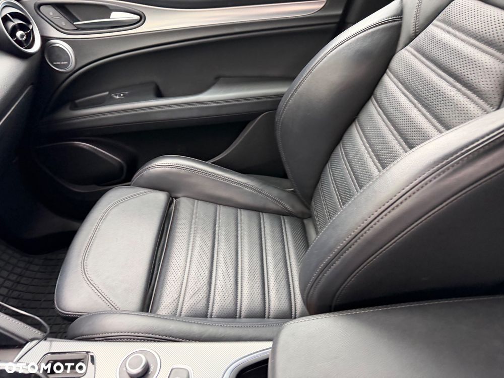 Alfa Romeo Stelvio 2.0 Turbo Veloce Q4 - 12