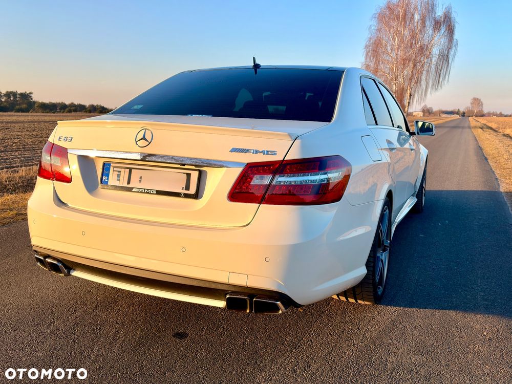 Mercedes-Benz Klasa E 63 AMG - 25
