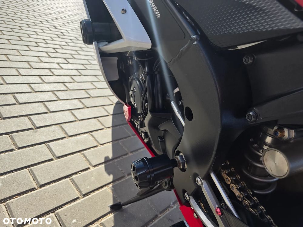 Yamaha R1 - 20