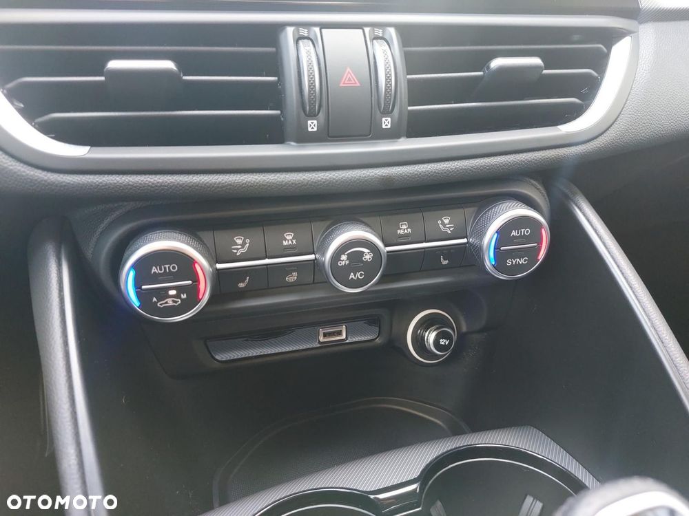 Alfa Romeo Giulia 2.0 Turbo Veloce Q4 - 24