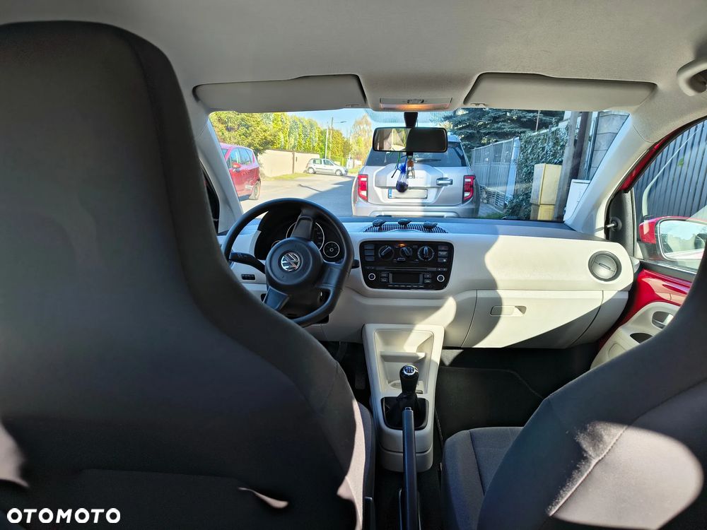 Volkswagen up! move - 18