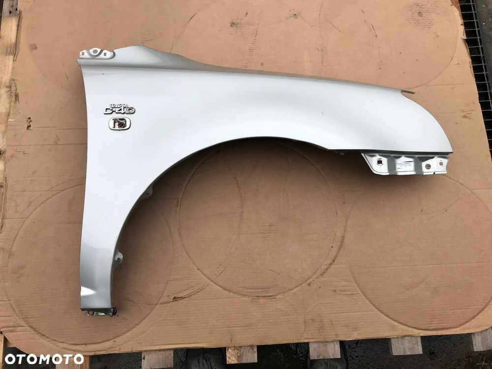 Toyota Avensis T25 03-08 Błotnik Prawy Przód 1C0 w kolor do założenia