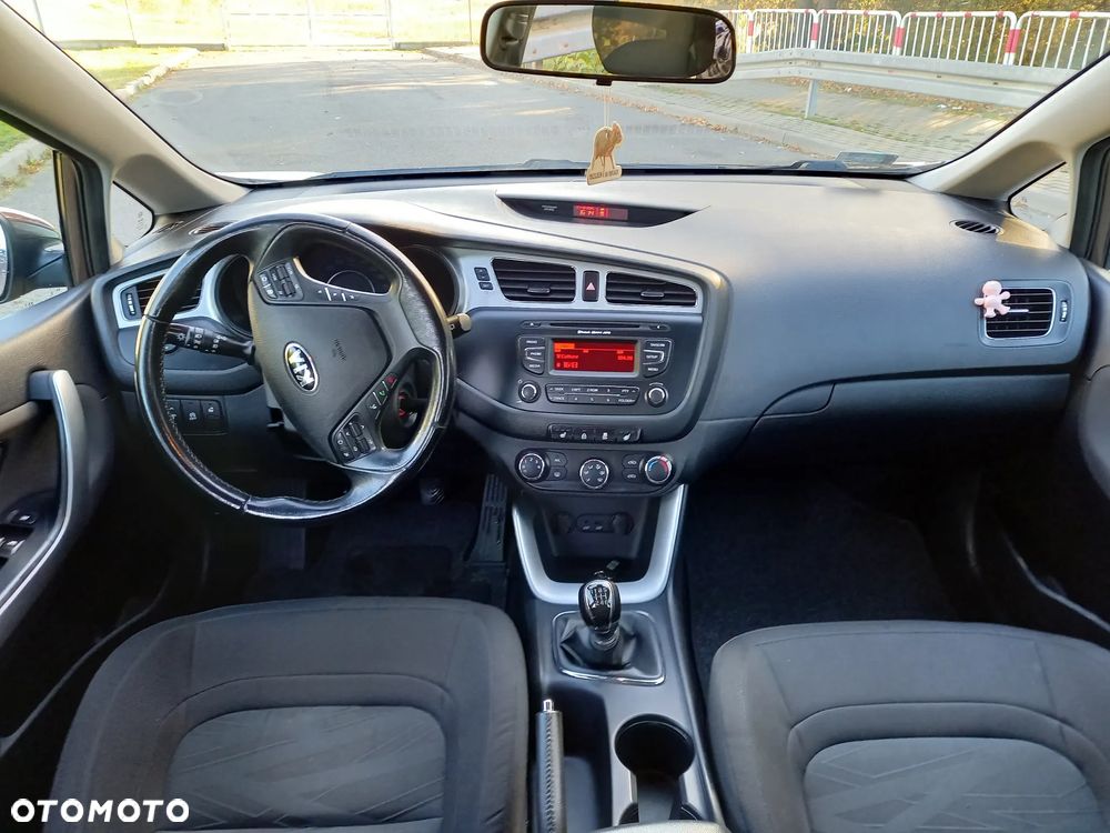 Kia Ceed - 11