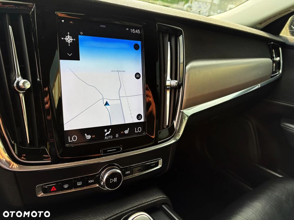 Volvo V90 D3 Momentum Pro - 32