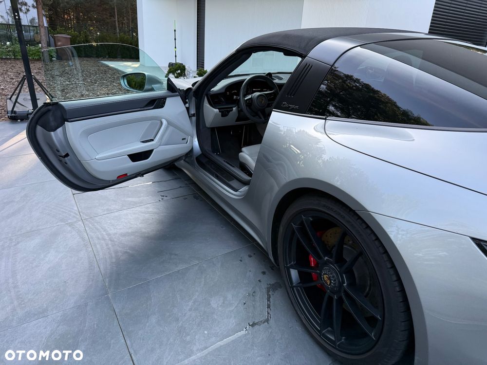Porsche 911 Targa 4 GTS - 17