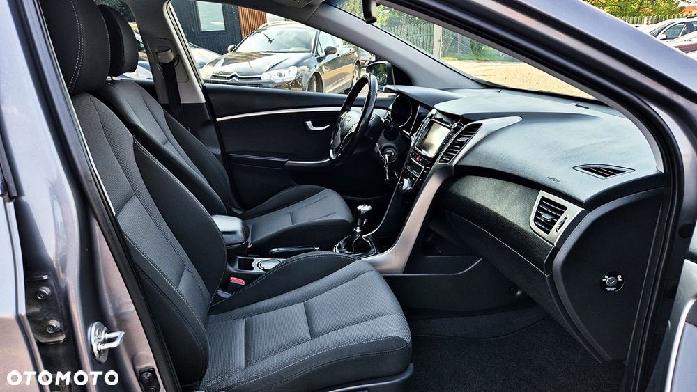 Hyundai i30 1.6 GDI Premium - 38