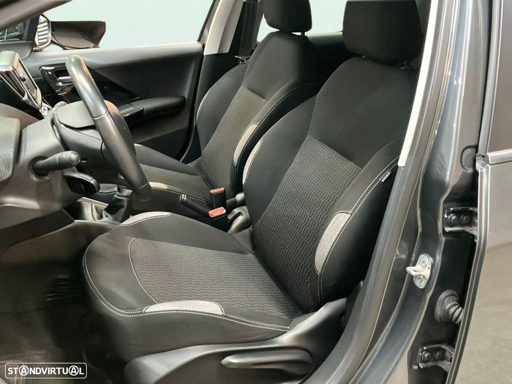 Peugeot 208 - 14