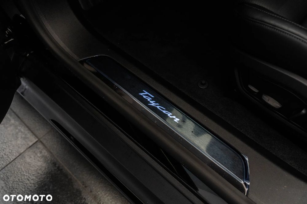 Porsche Taycan 105kWh Black Edition - 27