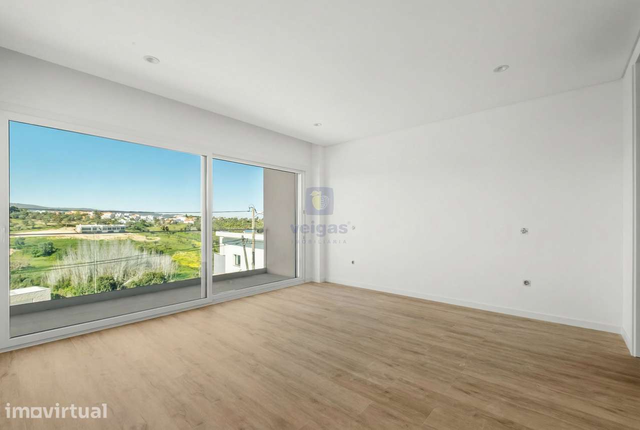 Moradia T5 Contemporânea com Piscina Água Salgada – Santa Iria da Azói - Grande imagem: 4/52