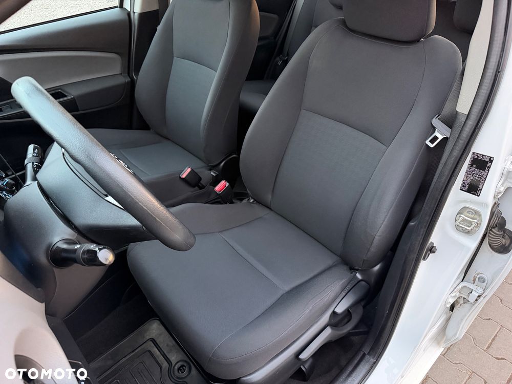 Toyota Yaris - 22