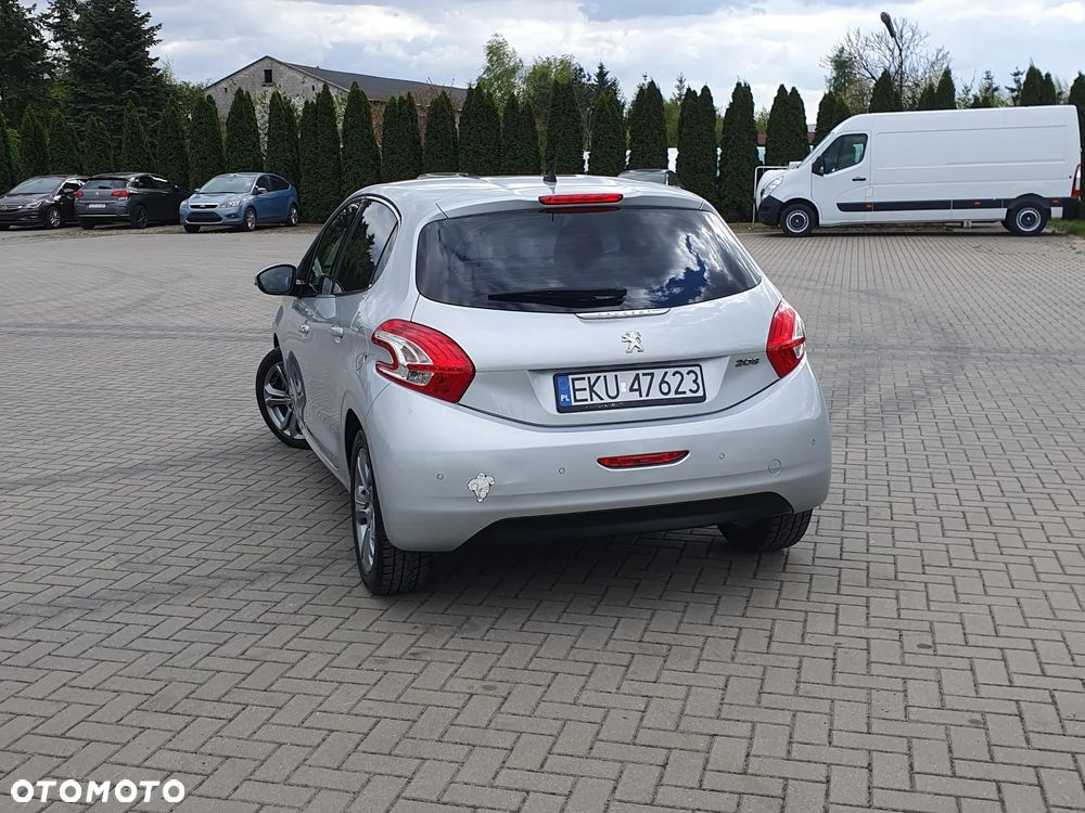 Peugeot 208 - 15