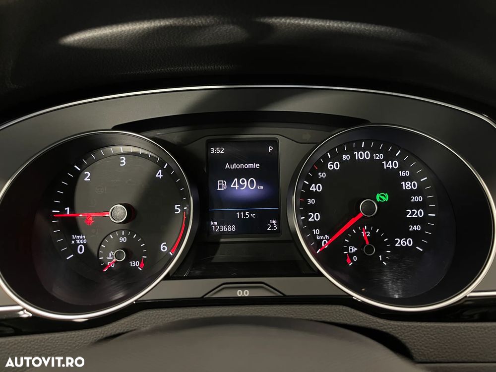 Volkswagen Passat 2.0 TDI SCR DSG Highline - 26