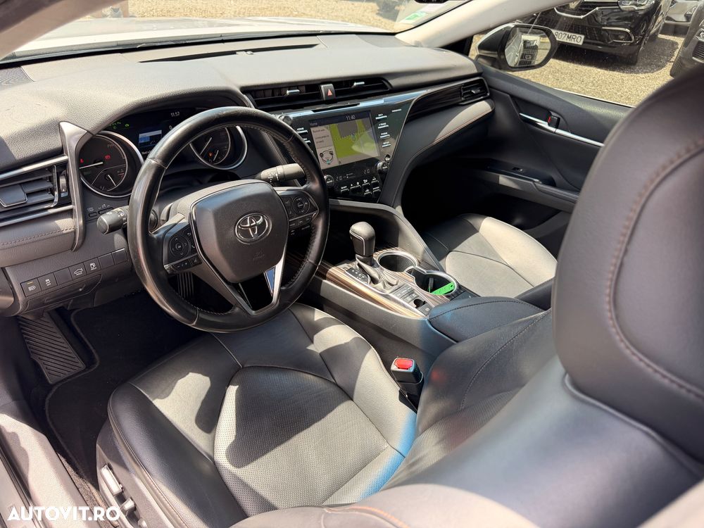 Toyota Camry Luxury - 9