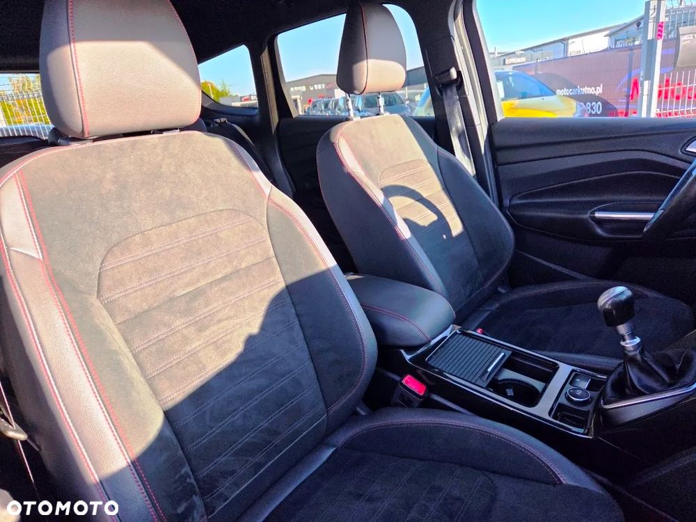 Ford Kuga 1.5 EcoBoost 2x4 ST-Line - 33