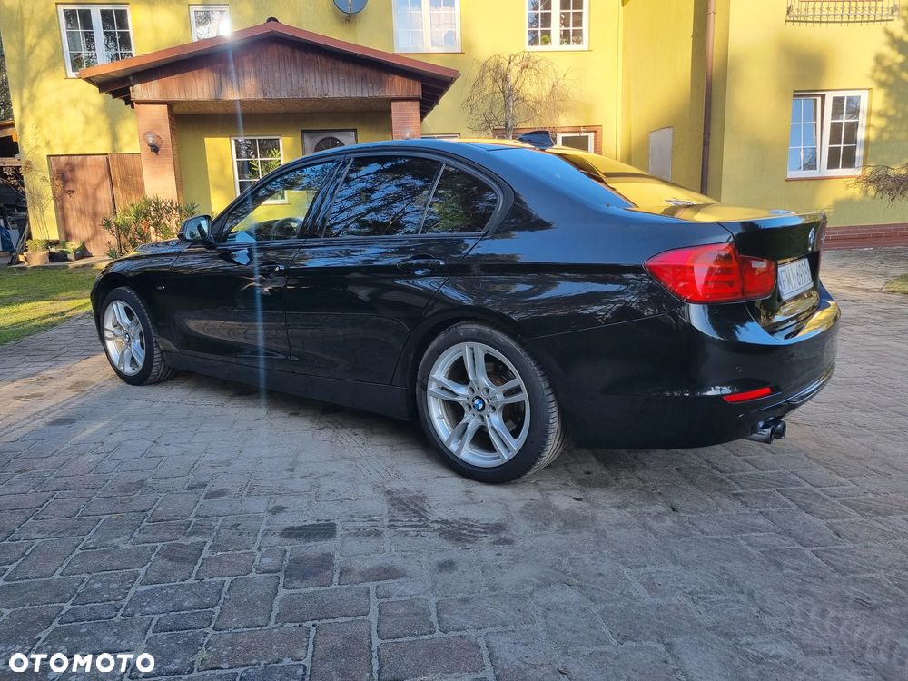 BMW Seria 3 328i Sport Line - 4