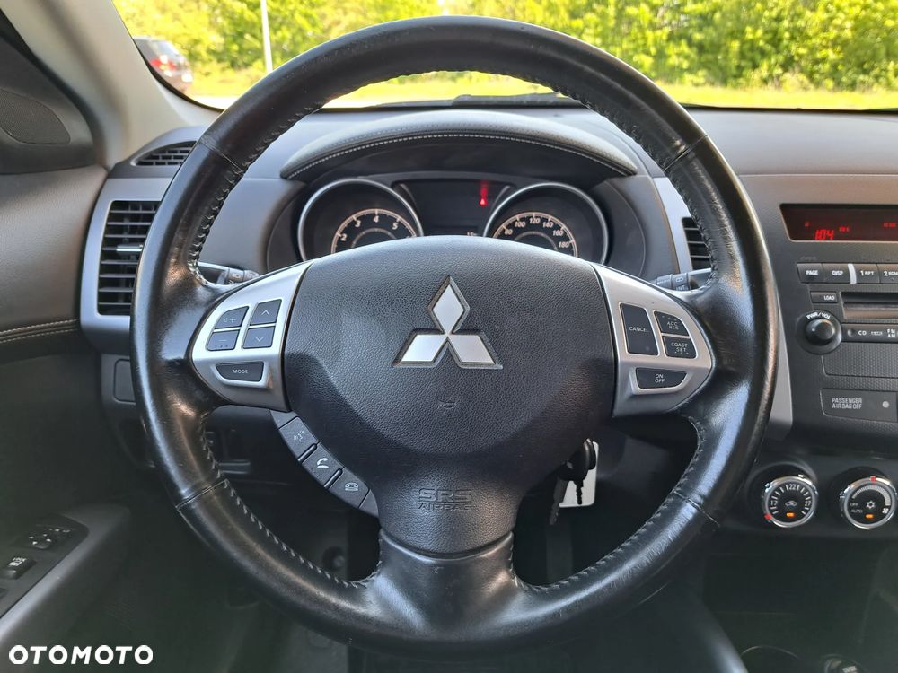 Mitsubishi Outlander - 23