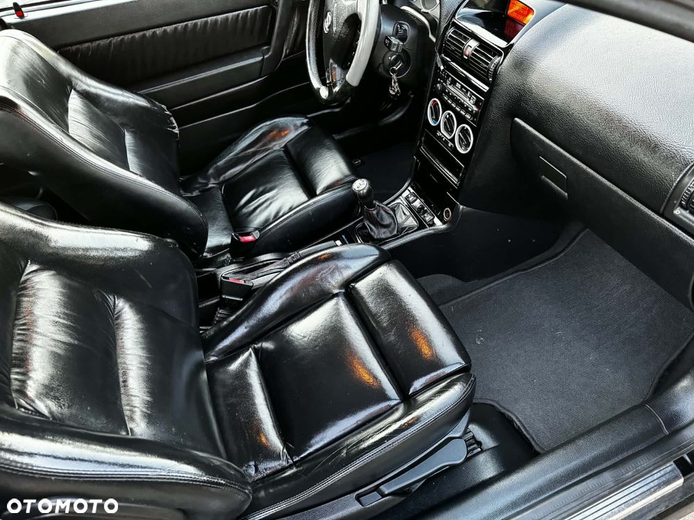 Opel Astra 2.2 Sport - 13