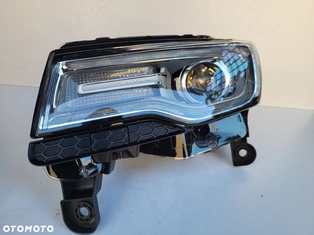 Jeep Grand Cherokee wk2 lampa przod xenon nieskretny - 3