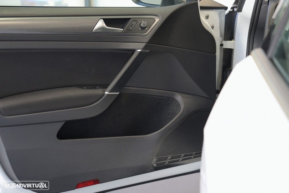 VW e-Golf AC/DC - 16