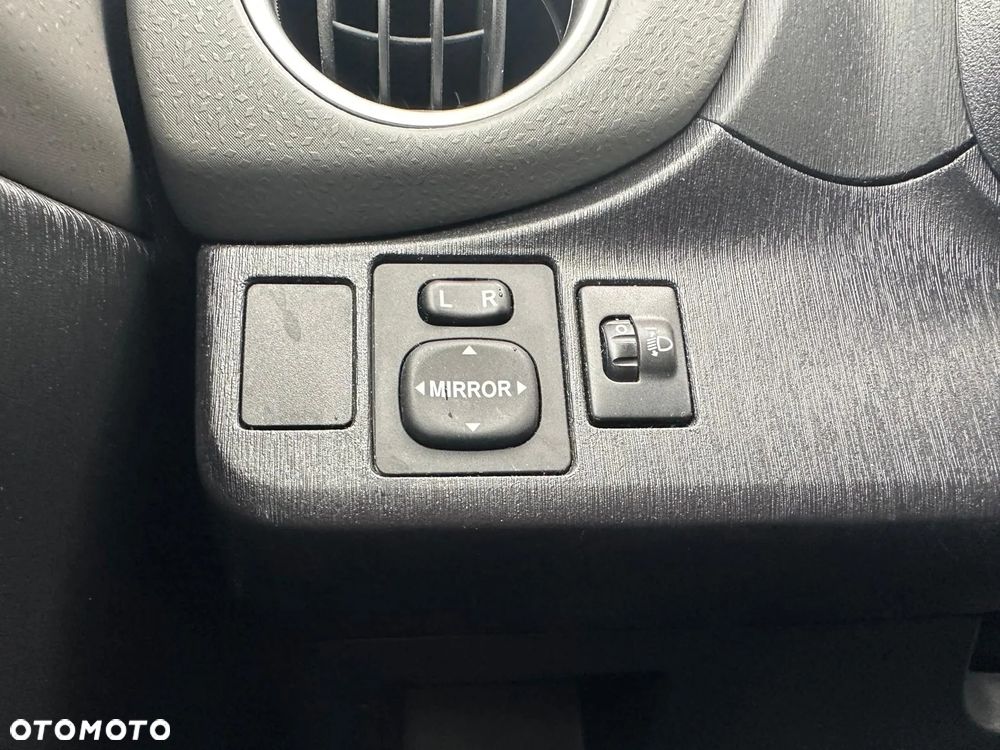 Toyota Yaris 1.33 VVT-i Executive - 11