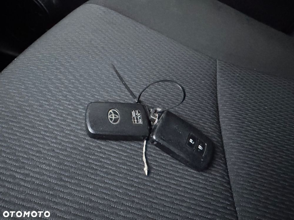 Toyota Yaris Hybrid 100 Premium - 17