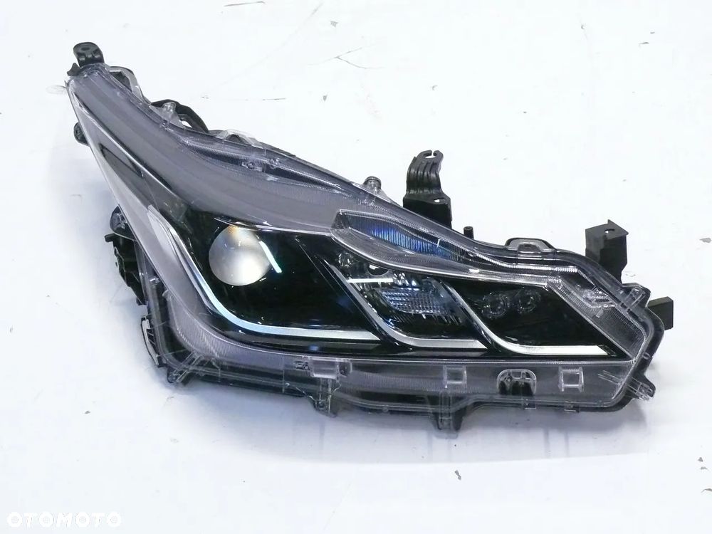 LAMPA PRZEDNIA PRAWA TOYOTA COROLLA XII E21 2019 SEDAN LED - 1