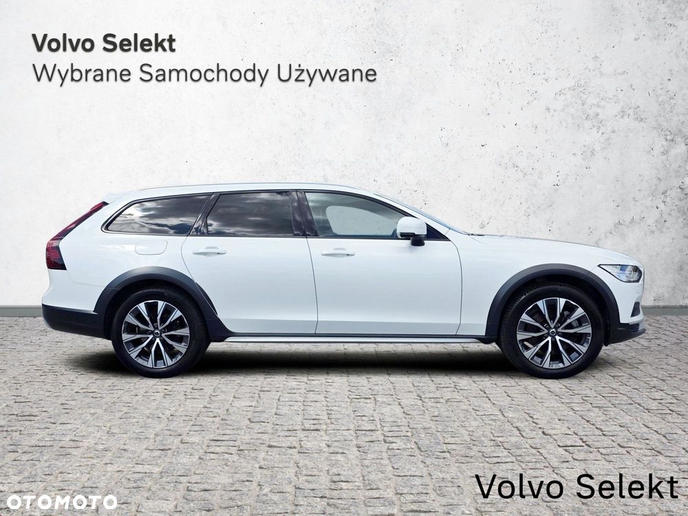 Volvo V90 Cross Country - 10