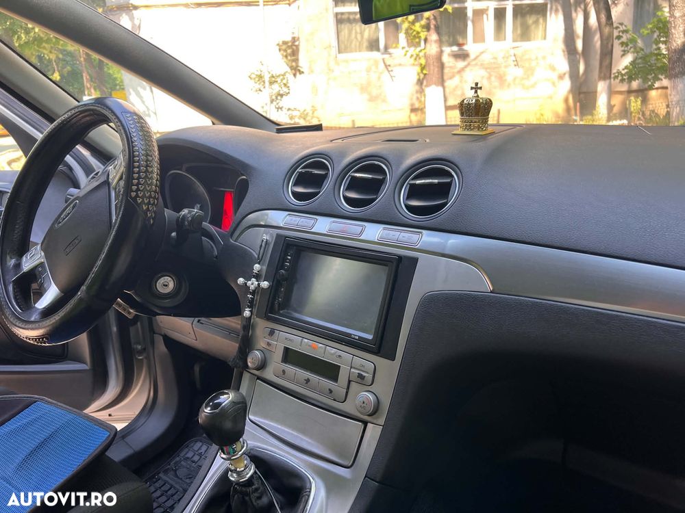 Ford S-Max - 12