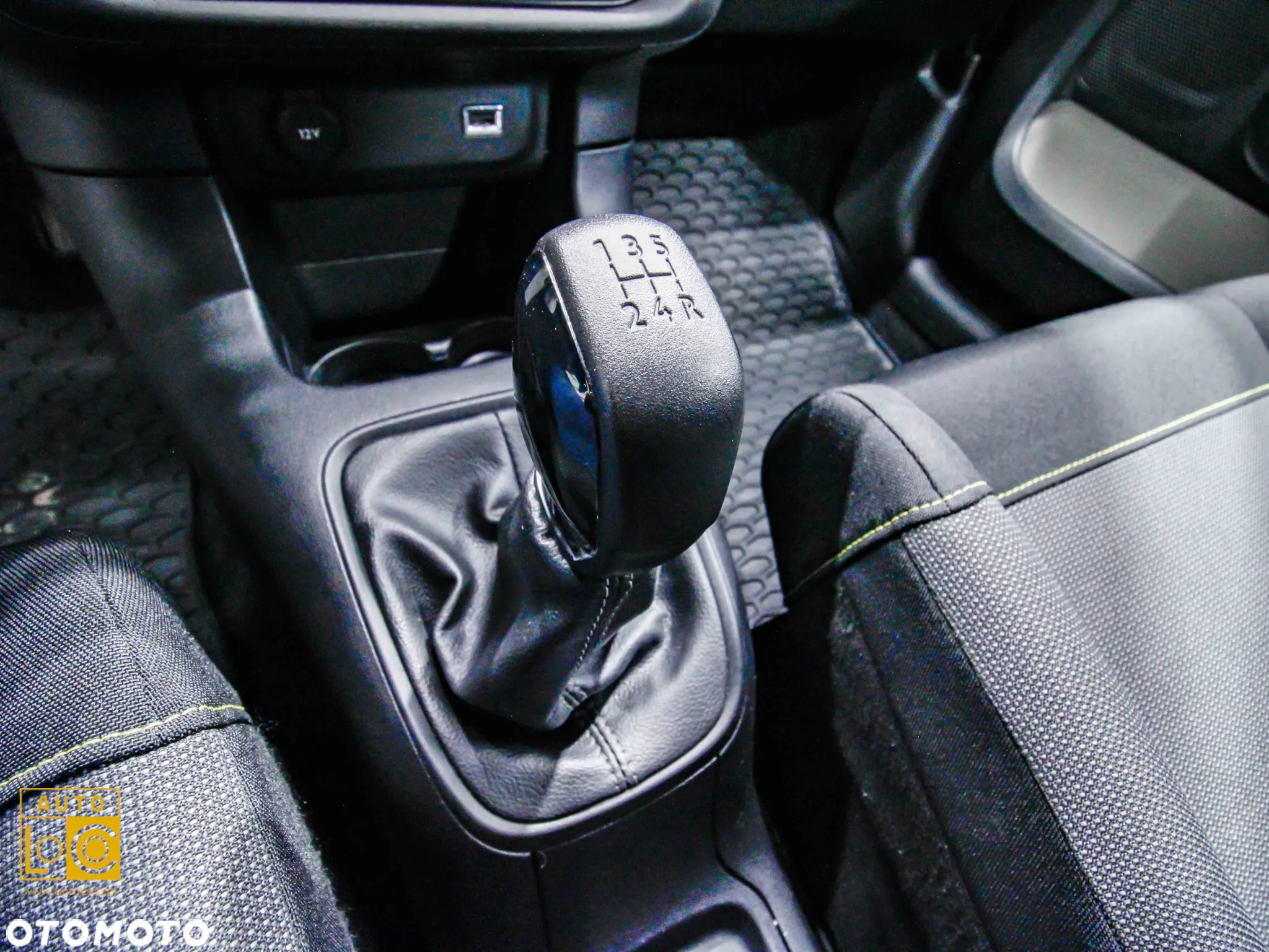 Citroën C3 1.2 PureTech Shine - 26