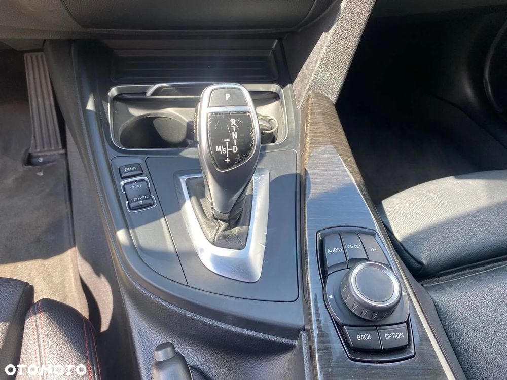 BMW Seria 3 328i Sport Line - 8