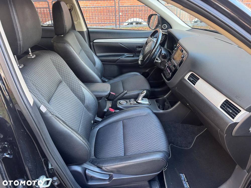 Mitsubishi Outlander 2.0 4WD Plus - 5