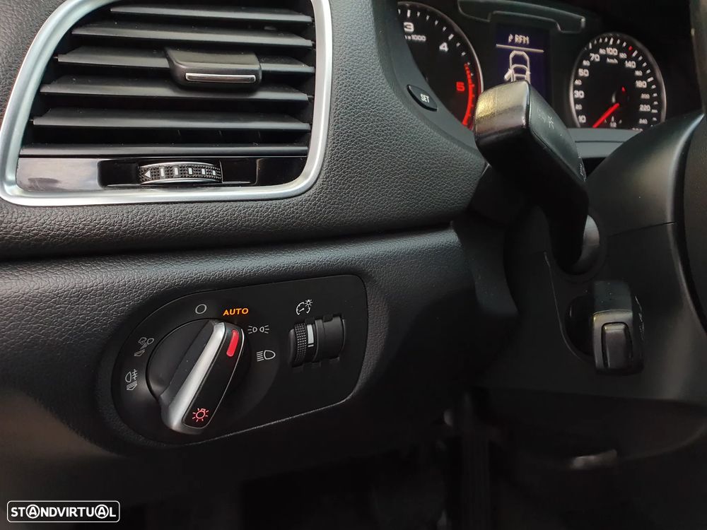 Audi Q3 2.0 TDI quattro Design S tronic - 9