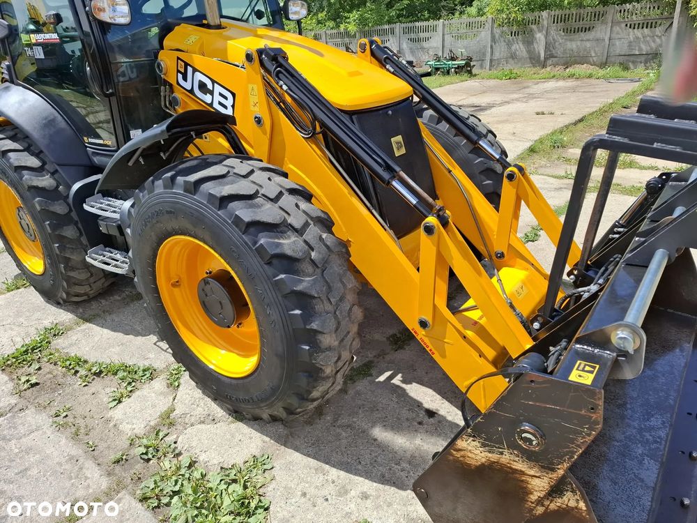 JCB 4CX - 13