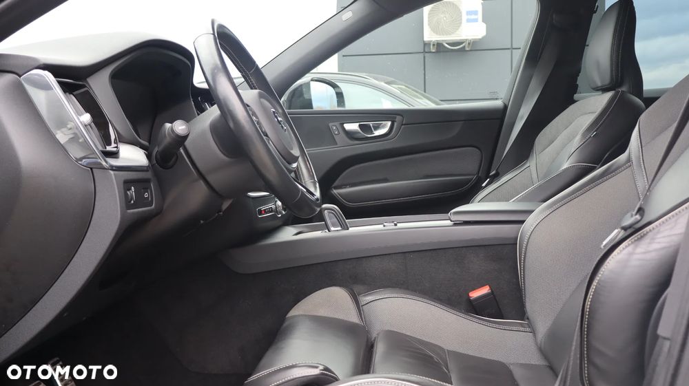 Volvo XC 60 B5 B AWD R-Design - 14