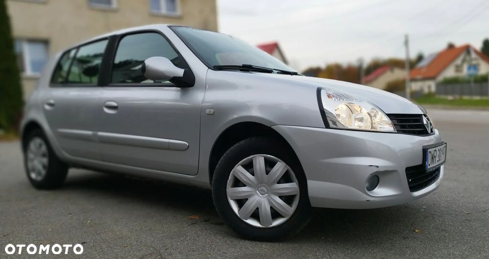 Renault Clio 1.2 16V Campus - 1