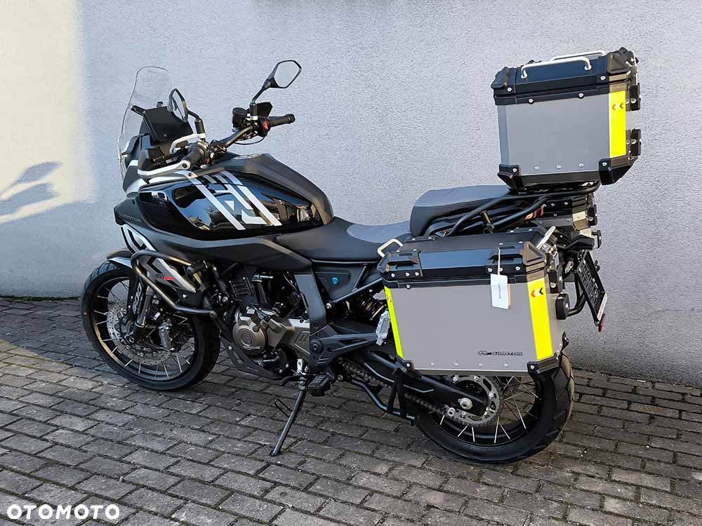 QJMOTOR SRT 600SX - 12