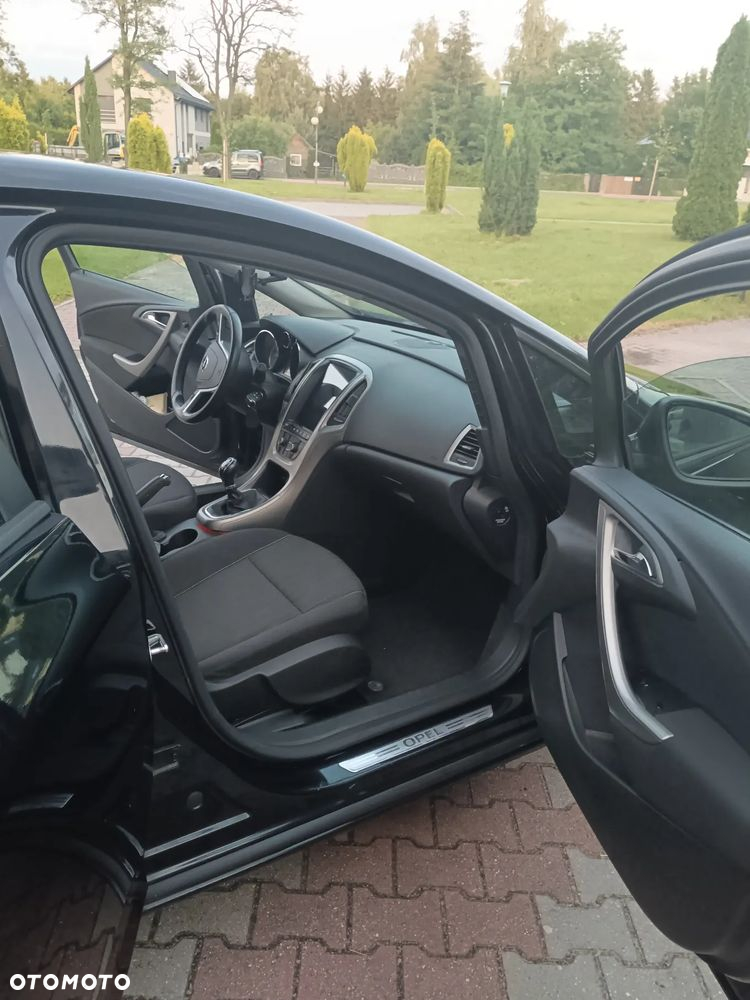Opel Astra 1.6 Turbo 150 Jahre - 11