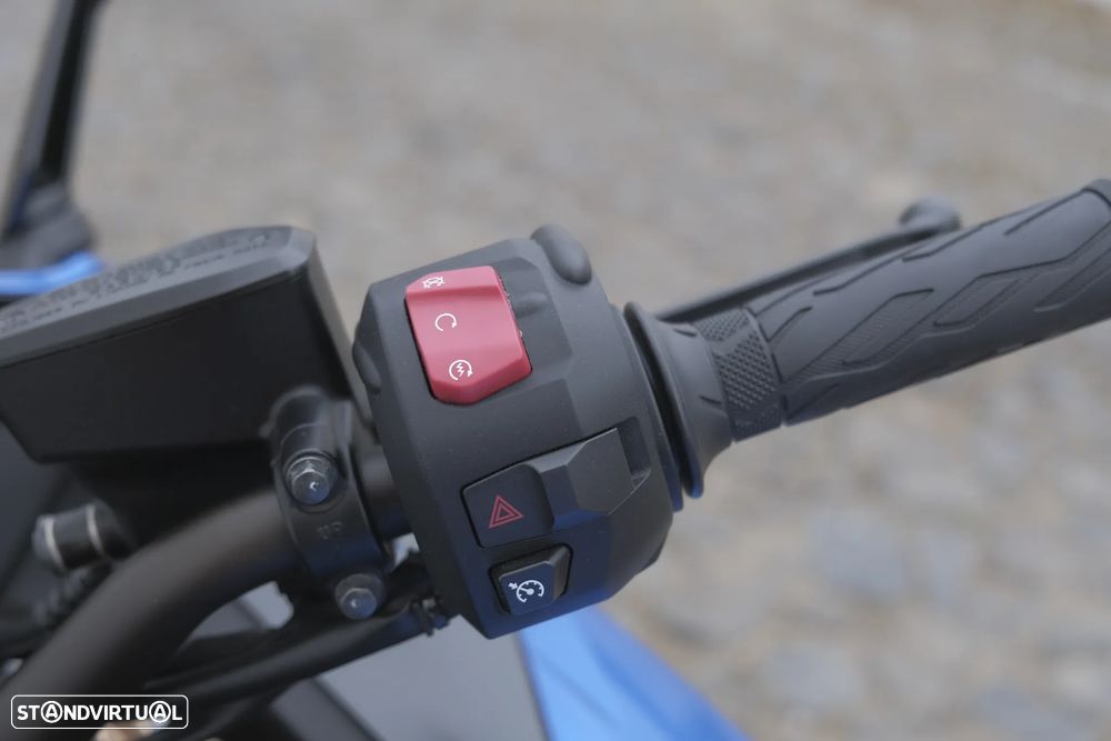 Suzuki GSX 1000 GT - 11